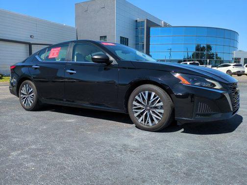 2025 Nissan Altima SV FWD