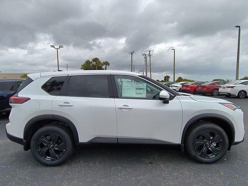 Everest White Pearl Tricoat 2026 Nissan Rogue SV