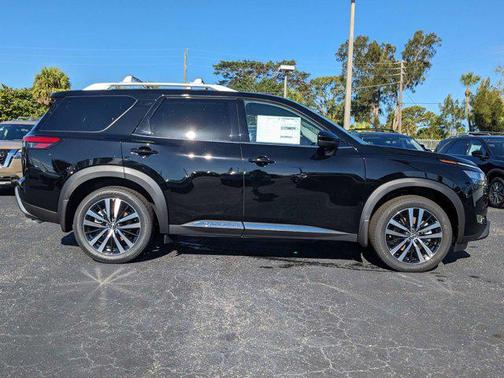 2025 Nissan Pathfinder Platinum FWD