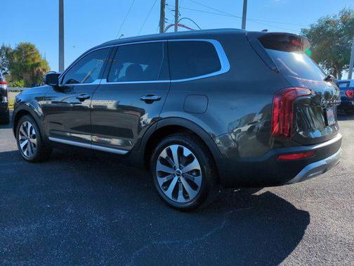 Dark Moss 2022 Kia Telluride S