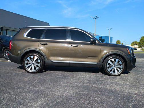 Dark Moss 2022 Kia Telluride S