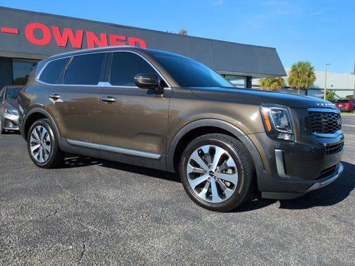 Dark Moss 2022 Kia Telluride S