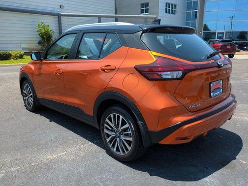 Monarch Orange Metallic/Super Black 2024 Nissan Kicks SV