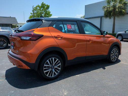 Monarch Orange Metallic/Super Black 2024 Nissan Kicks SV