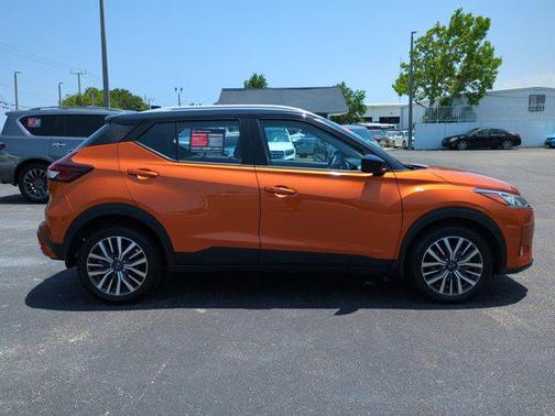 Monarch Orange Metallic/Super Black 2024 Nissan Kicks SV