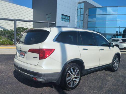 Gray 2016 Honda Pilot Touring