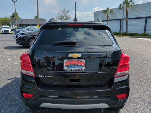Mosaic Black Metallic 2022 Chevrolet Trax LT