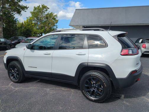 Bright White Clearcoat 2021 Jeep Cherokee Trailhawk