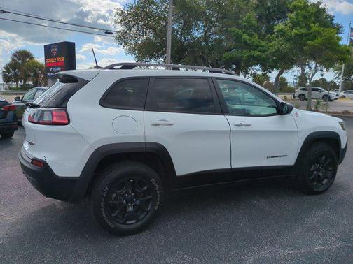 Bright White Clearcoat 2021 Jeep Cherokee Trailhawk