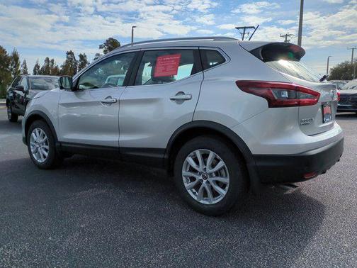 2022 Nissan Rogue Sport SV