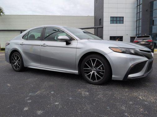 Celestial Silver Metallic 2023 Toyota Camry SE