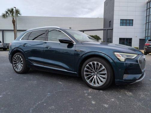 2019 Audi e-tron Premium Plus