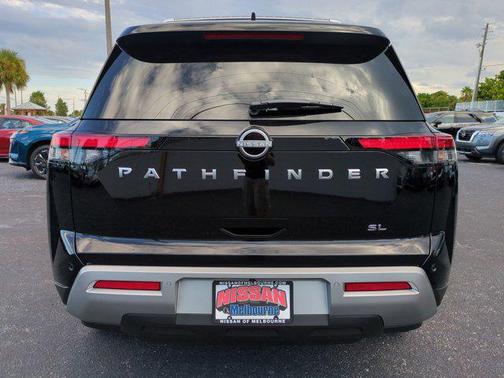 2025 Nissan Pathfinder SL FWD