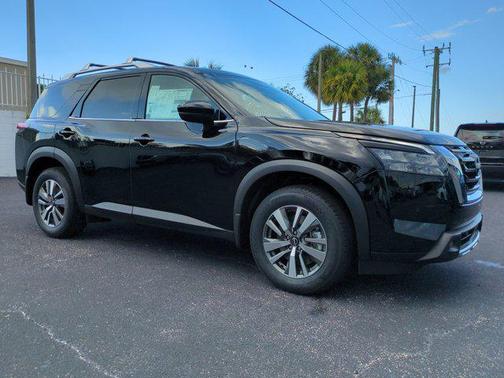 2025 Nissan Pathfinder SL FWD