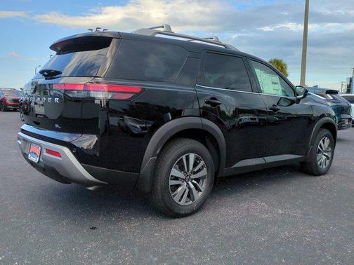 2025 Nissan Pathfinder SL FWD