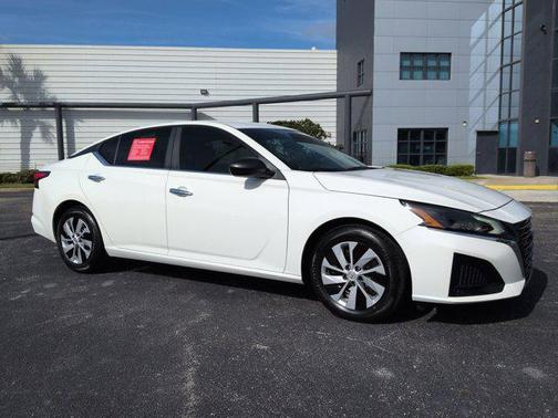 Glacier White 2025 Nissan Altima S FWD