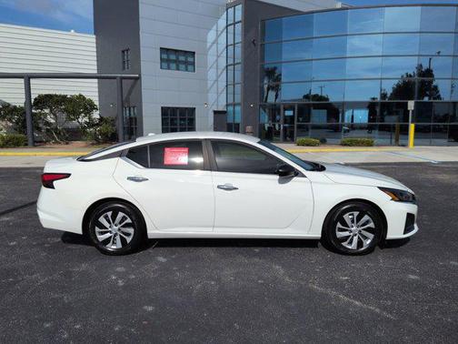 Glacier White 2025 Nissan Altima S FWD