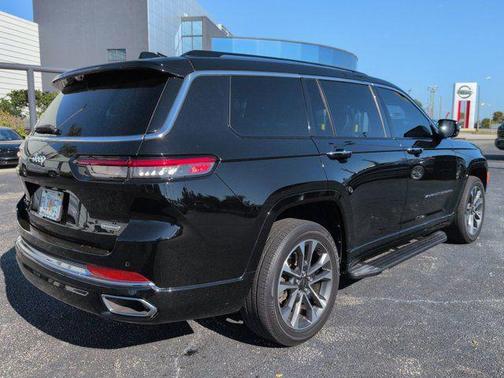 Diamond Black Crystal Pearlcoat 2021 Jeep Grand Cherokee L Overland
