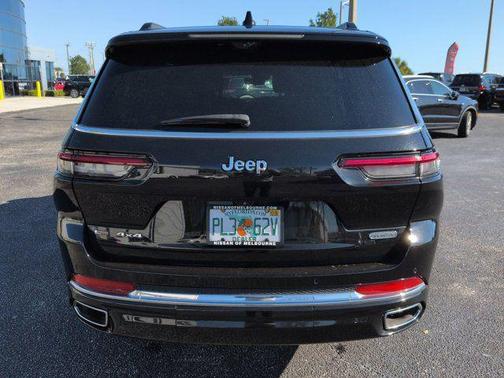 Diamond Black Crystal Pearlcoat 2021 Jeep Grand Cherokee L Overland