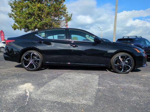 2025 Nissan Altima SR FWD