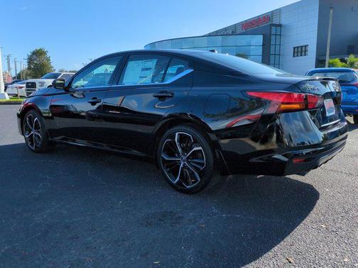 2025 Nissan Altima SR FWD