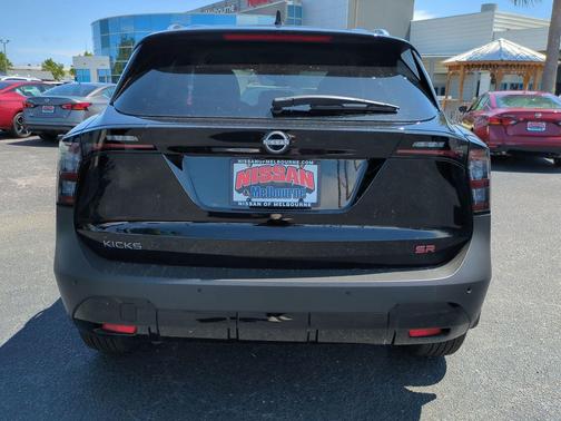 Super Black 2026 Nissan Kicks SR