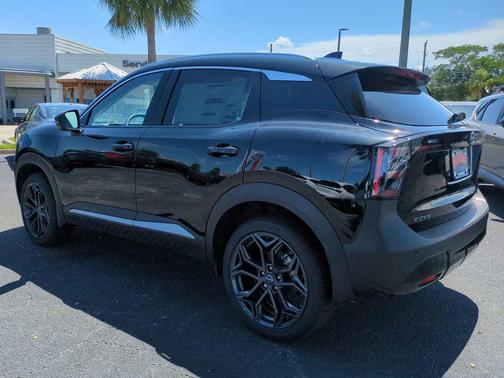Super Black 2026 Nissan Kicks SR