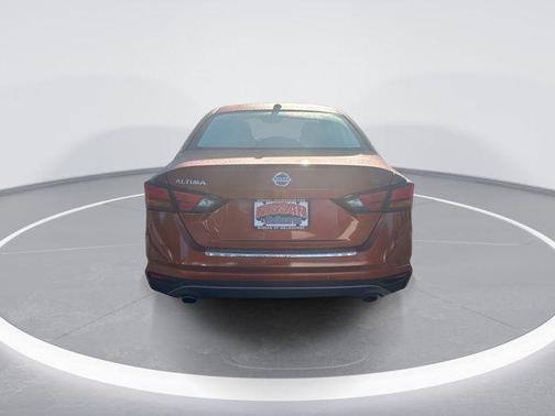 Sunset Drift Chromaflair 2021 Nissan Altima SR FWD