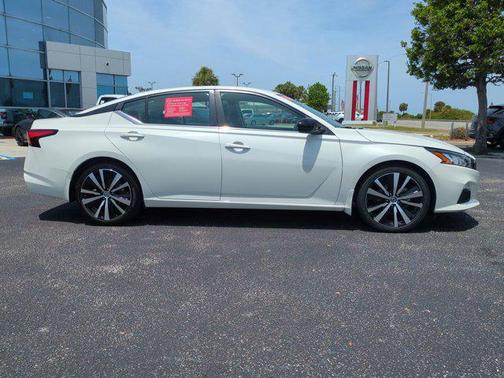 2022 Nissan Altima SR FWD