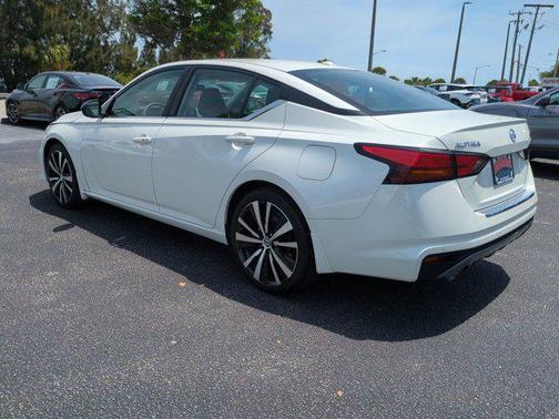 2022 Nissan Altima SR FWD