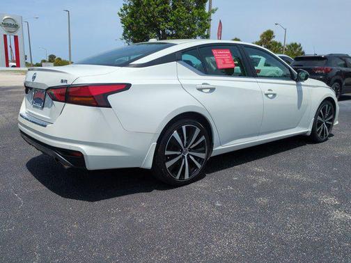 2022 Nissan Altima SR FWD