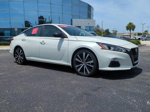 2022 Nissan Altima SR FWD