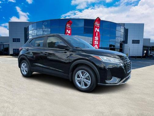 2025 Nissan Kicks S