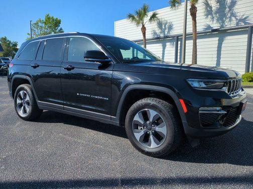 Diamond Black Crystal Pearlcoat 2024 Jeep Grand Cherokee 4xe Base