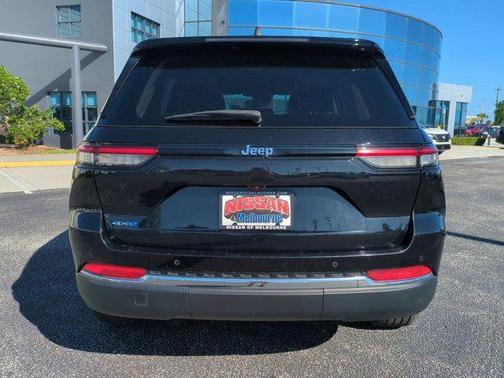 Diamond Black Crystal Pearlcoat 2024 Jeep Grand Cherokee 4xe Base