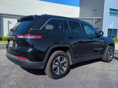 Diamond Black Crystal Pearlcoat 2024 Jeep Grand Cherokee 4xe Base