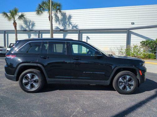 Diamond Black Crystal Pearlcoat 2024 Jeep Grand Cherokee 4xe Base