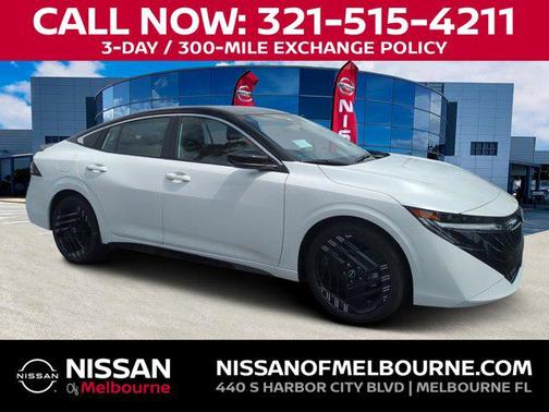Aspen White Tricoat/Super Black 2026 Nissan Sentra SR
