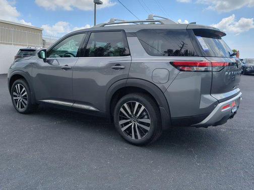 2025 Nissan Pathfinder Platinum FWD