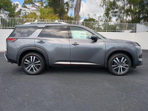 2025 Nissan Pathfinder Platinum FWD