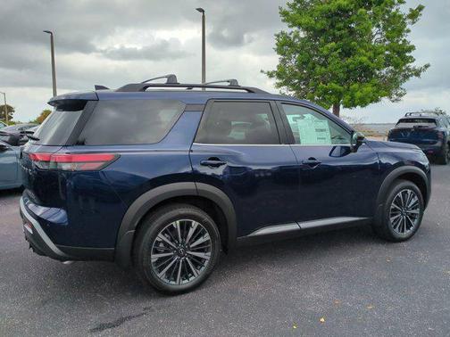 Deep Ocean Blue Pearl 2026 Nissan Pathfinder Platinum