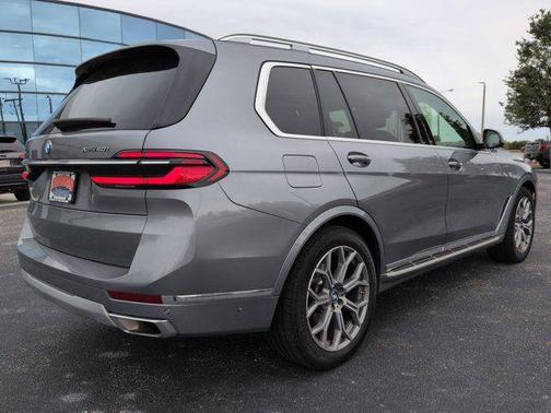 Carbon Black Metallic 2024 BMW X7 xDrive40i