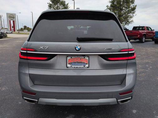 Carbon Black Metallic 2024 BMW X7 xDrive40i
