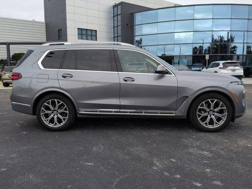 Carbon Black Metallic 2024 BMW X7 xDrive40i