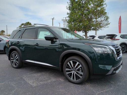 2025 Nissan Pathfinder Platinum FWD