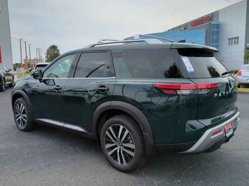 2025 Nissan Pathfinder Platinum FWD