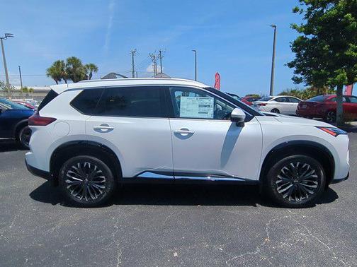 Everest White Pearl Tricoat 2026 Nissan Rogue Platinum