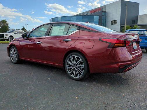 2025 Nissan Altima SL FWD