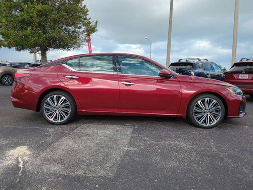 2025 Nissan Altima SL FWD