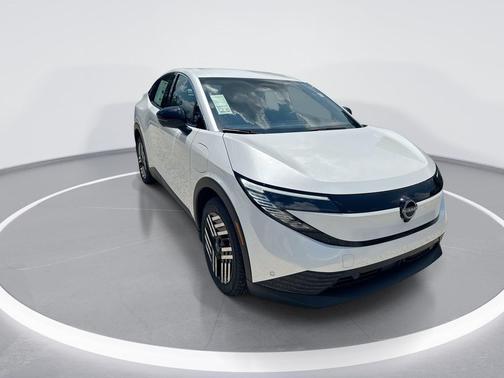 Everest White Pearl Tricoat 2026 Nissan Leaf SV+